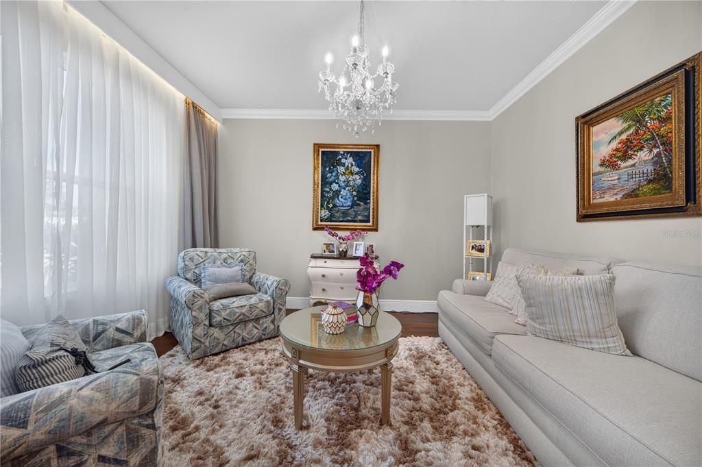 En Venta: $725,000 (5 camas, 3 baños, 2900 Pies cuadrados)