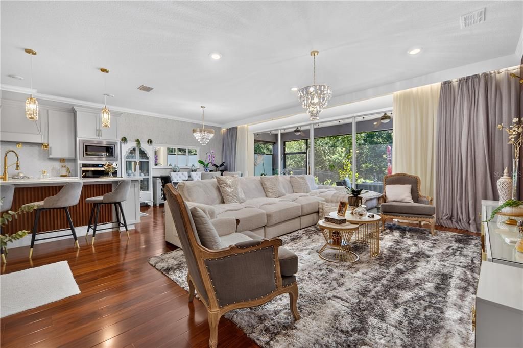 En Venta: $725,000 (5 camas, 3 baños, 2900 Pies cuadrados)