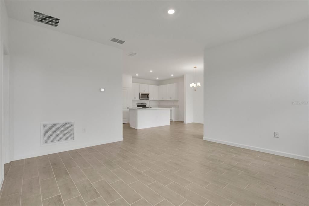 На продажу: $299,990 (4 спален, 2 ванн, 1625 Квадратных фут)