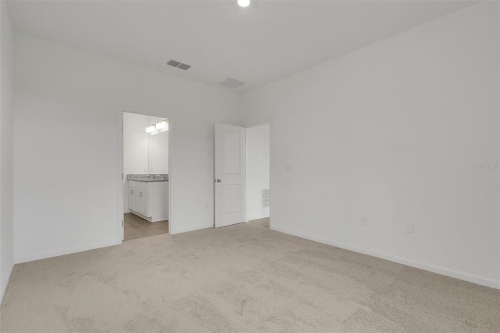На продажу: $299,990 (4 спален, 2 ванн, 1625 Квадратных фут)