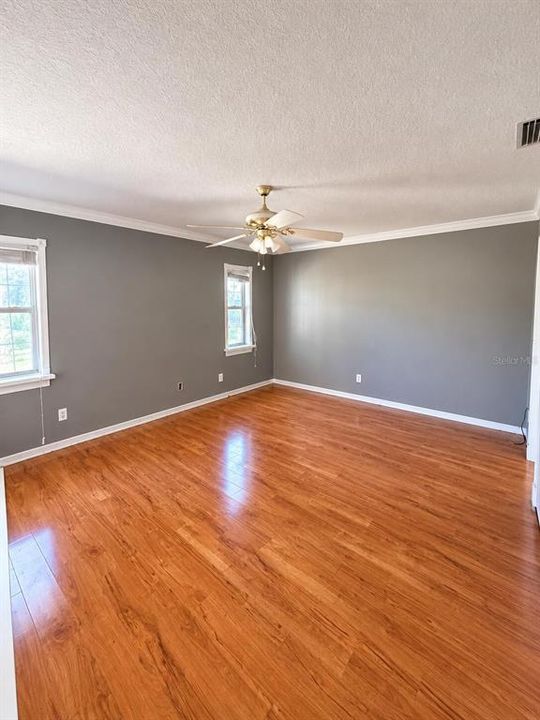 For Sale: $249,000 (3 beds, 2 baths, 1429 Square Feet)