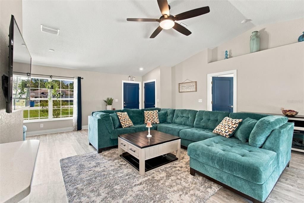 For Sale: $425,000 (4 beds, 2 baths, 1911 Square Feet)