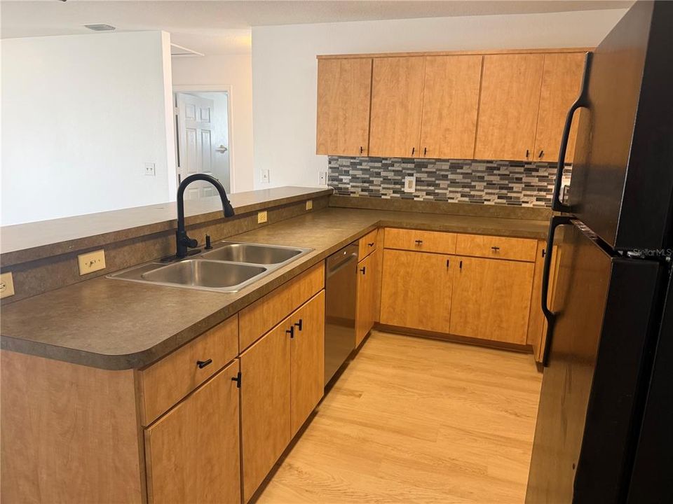 For Rent: $2,250 (2 beds, 2 baths, 950 Square Feet)