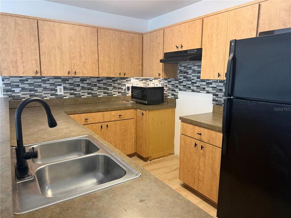 For Rent: $2,250 (2 beds, 2 baths, 950 Square Feet)