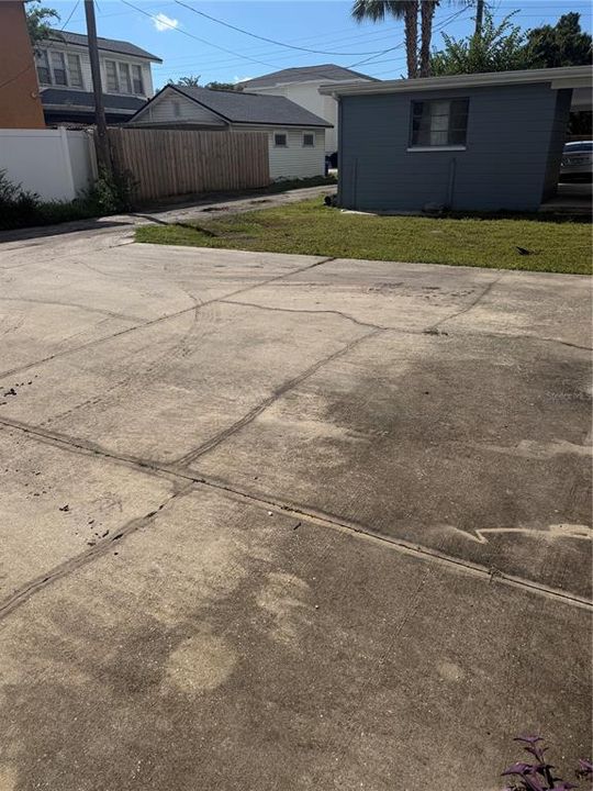 For Rent: $2,250 (2 beds, 2 baths, 950 Square Feet)