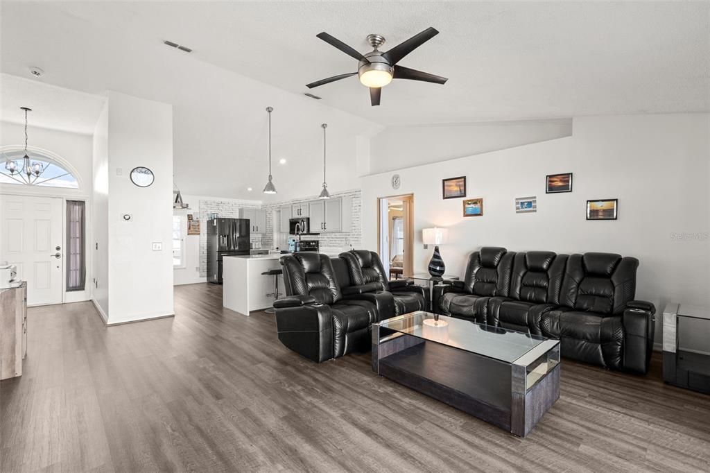 For Sale: $425,000 (4 beds, 2 baths, 1635 Square Feet)