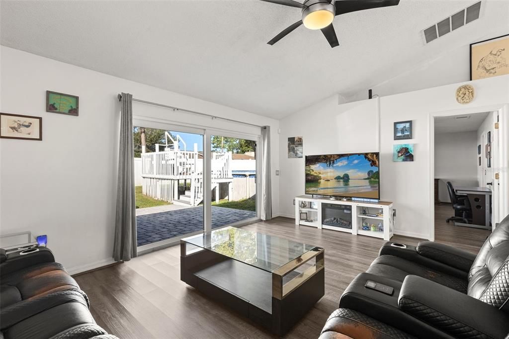 For Sale: $425,000 (4 beds, 2 baths, 1635 Square Feet)