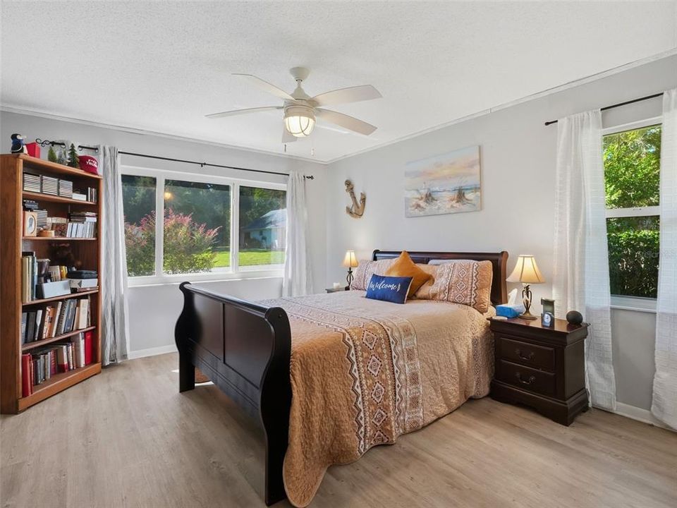 For Sale: $225,499 (2 beds, 2 baths, 1335 Square Feet)