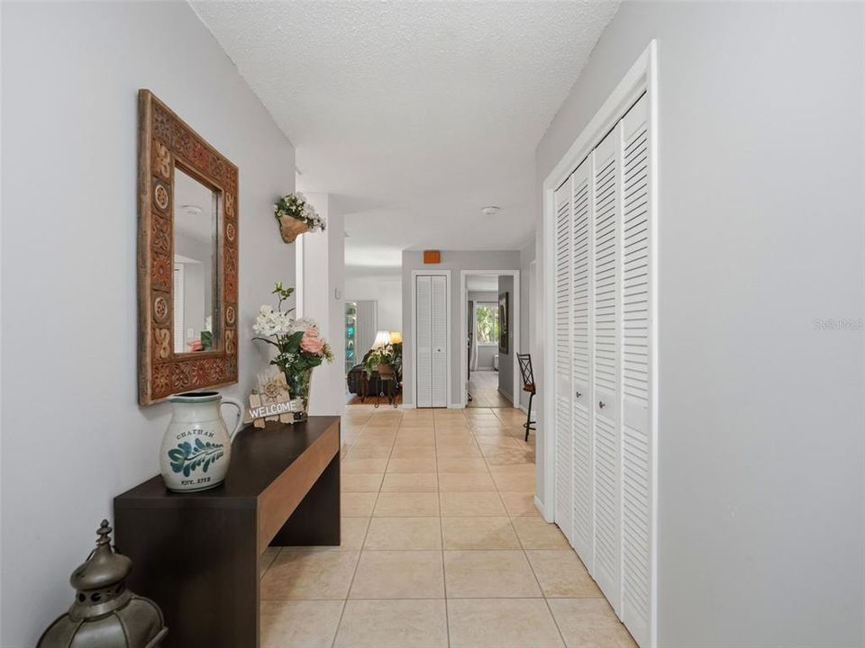 For Sale: $225,499 (2 beds, 2 baths, 1335 Square Feet)