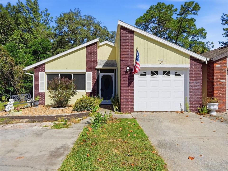 For Sale: $225,499 (2 beds, 2 baths, 1335 Square Feet)