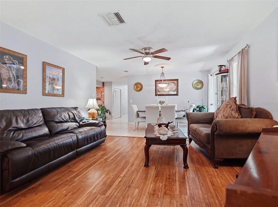 For Sale: $225,499 (2 beds, 2 baths, 1335 Square Feet)