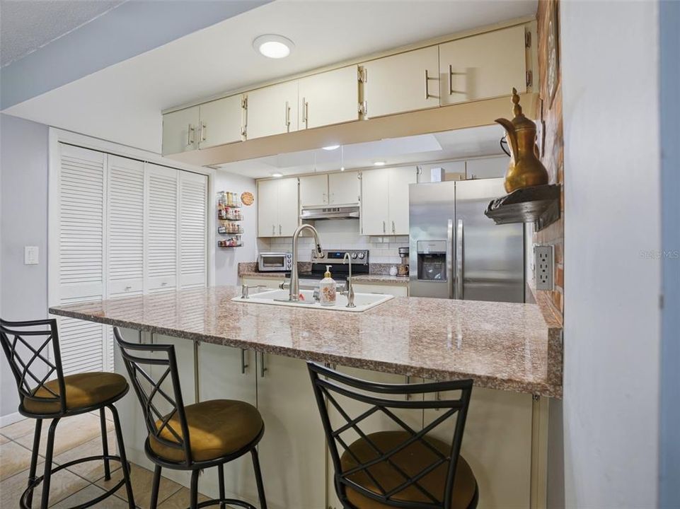 For Sale: $225,499 (2 beds, 2 baths, 1335 Square Feet)