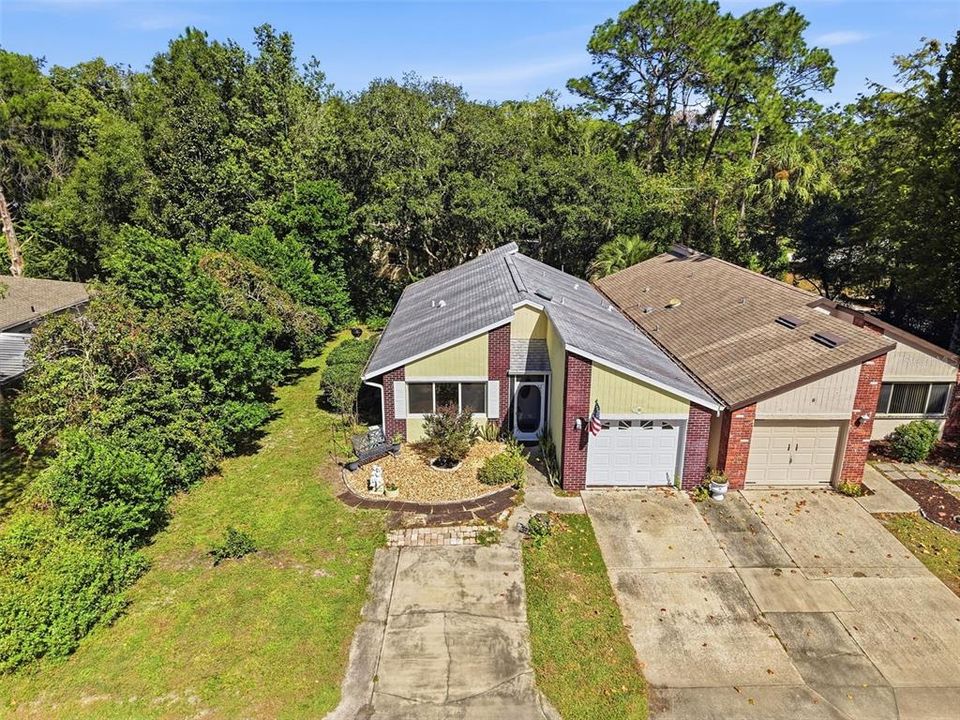 For Sale: $225,499 (2 beds, 2 baths, 1335 Square Feet)