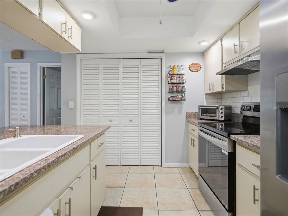 For Sale: $225,499 (2 beds, 2 baths, 1335 Square Feet)