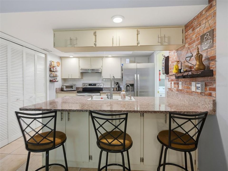 For Sale: $225,499 (2 beds, 2 baths, 1335 Square Feet)