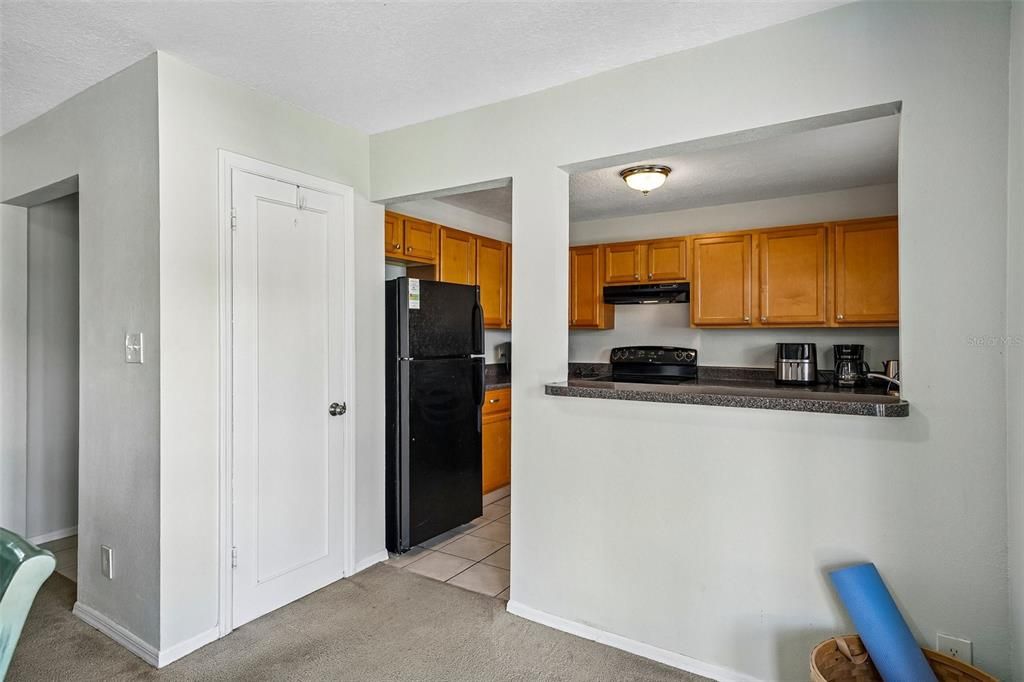 На продажу: $274,900 (2 спален, 2 ванн, 1018 Квадратных фут)
