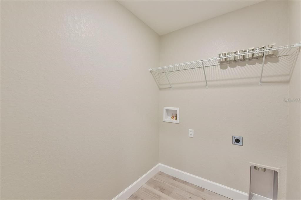En Venta: $270,000 (3 camas, 2 baños, 1315 Pies cuadrados)
