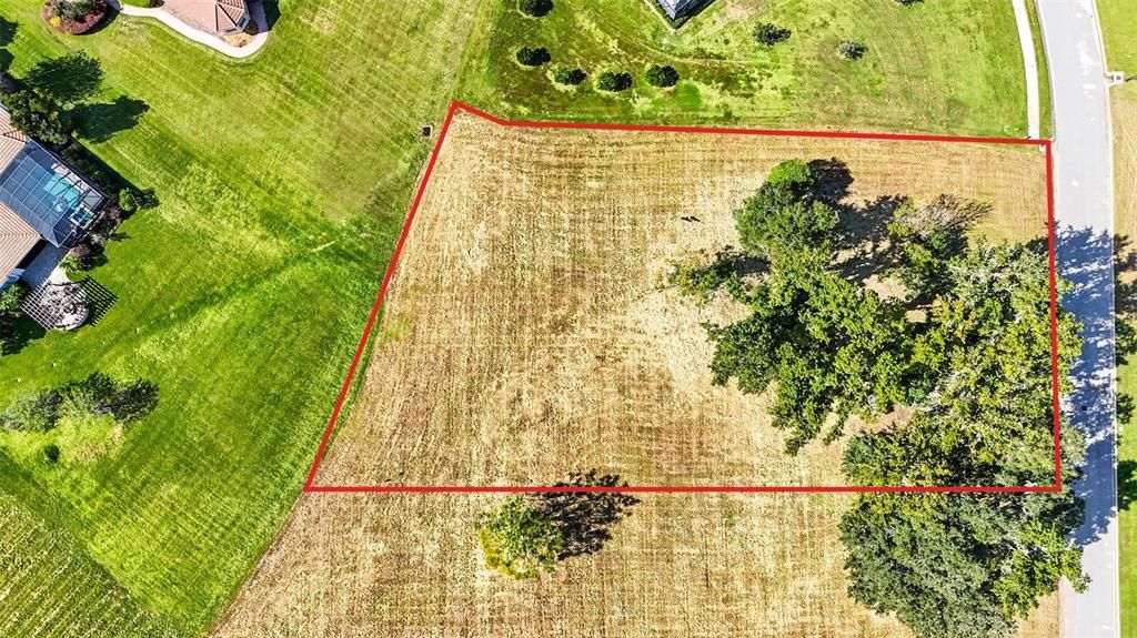 На продажу: $260,000 (0.83 acres)