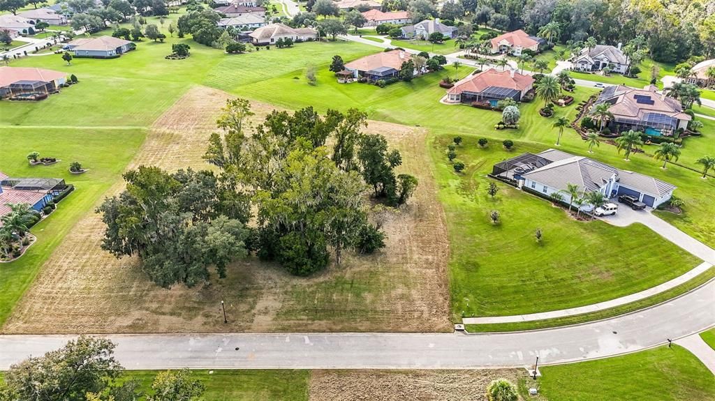 На продажу: $260,000 (0.83 acres)
