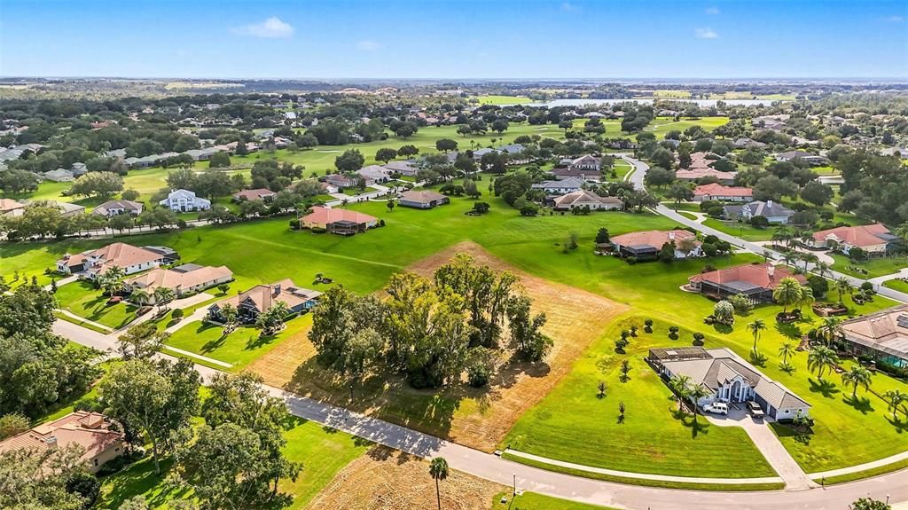 На продажу: $260,000 (0.83 acres)