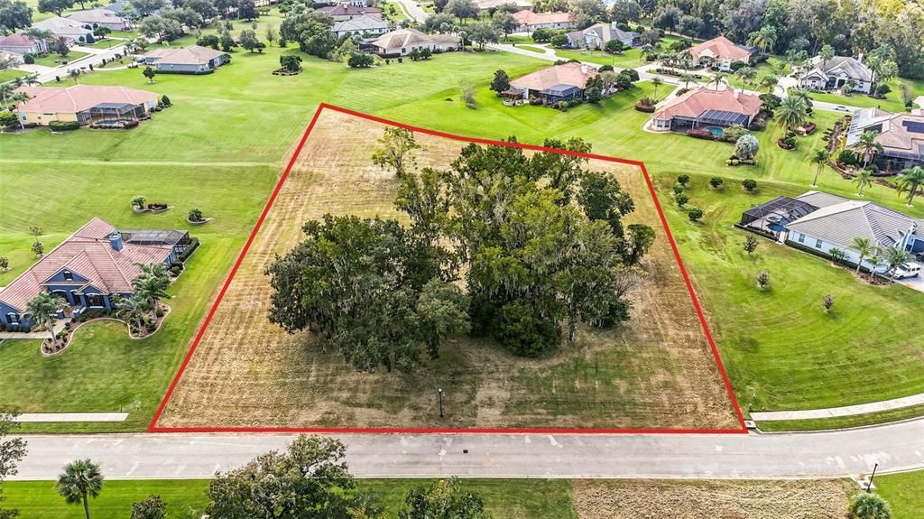 На продажу: $260,000 (0.83 acres)