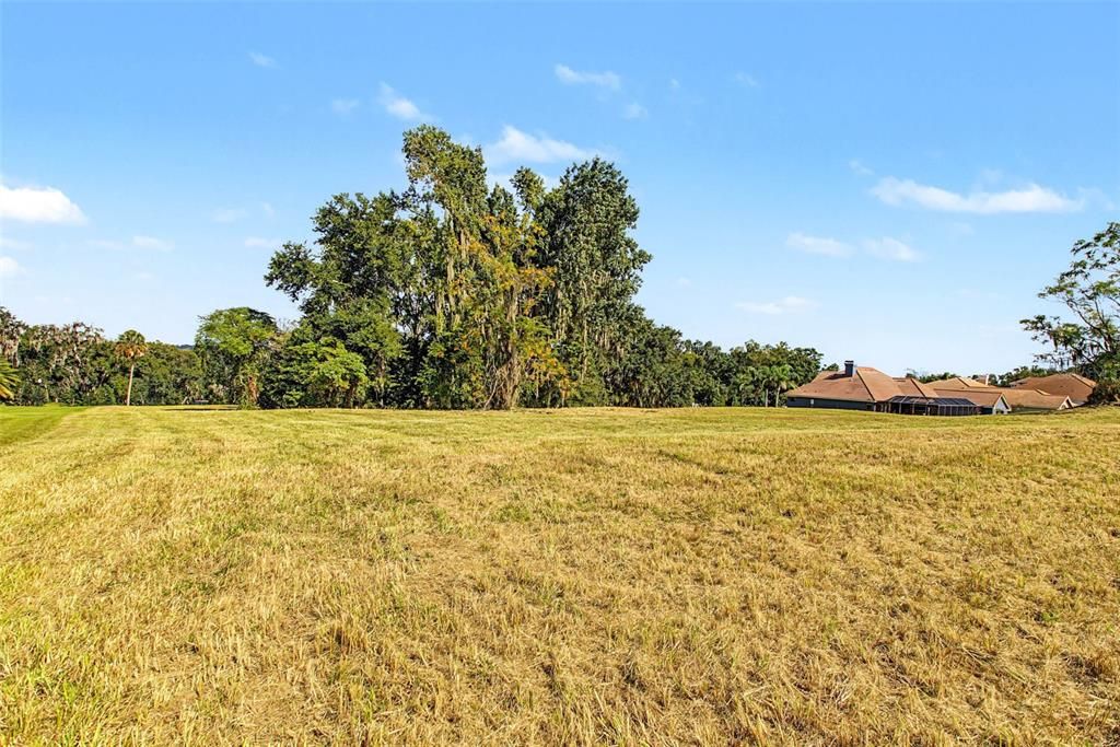 На продажу: $260,000 (0.83 acres)