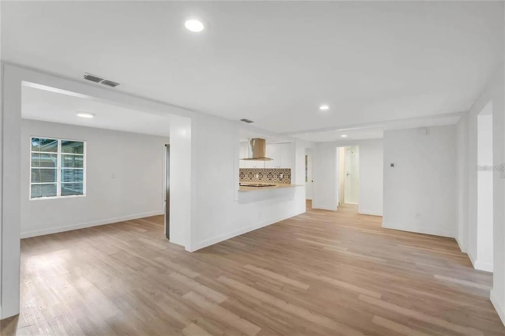 На продажу: $339,000 (2 спален, 2 ванн, 1275 Квадратных фут)