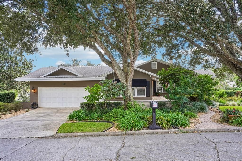 For Sale: $1,650,000 (4 beds, 3 baths, 3840 Square Feet)