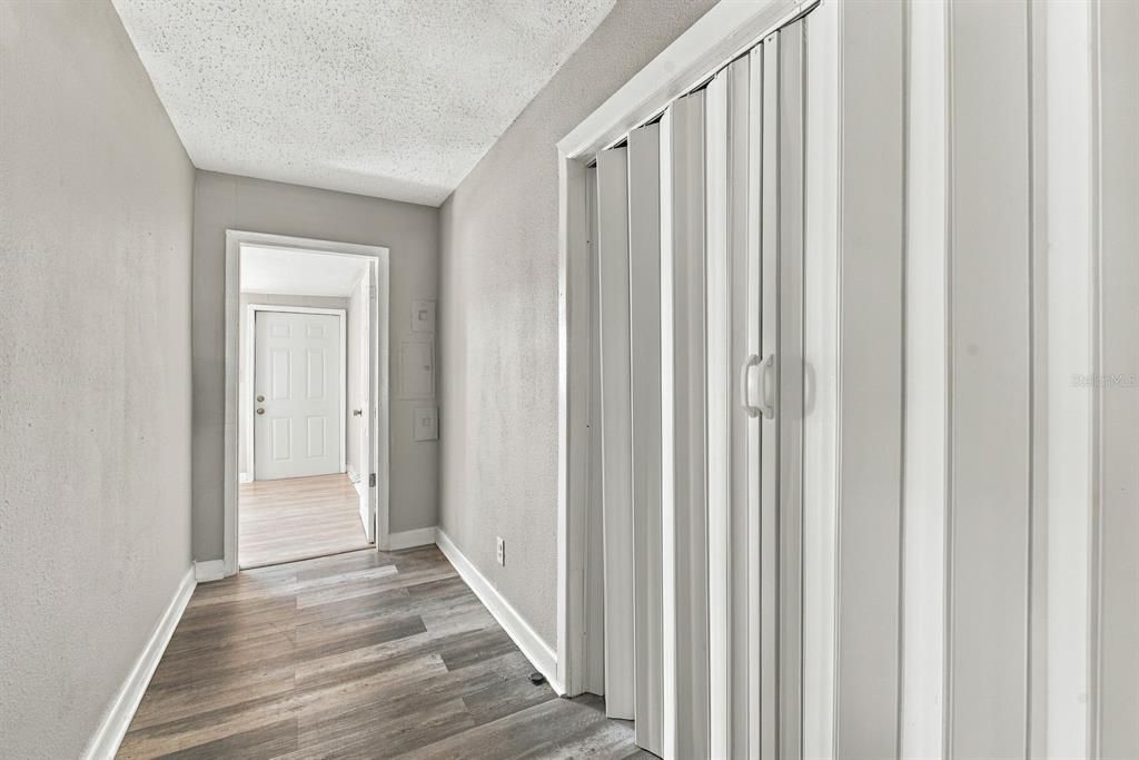 На продажу: $400,000 (4 спален, 0 ванн, 1304 Квадратных фут)