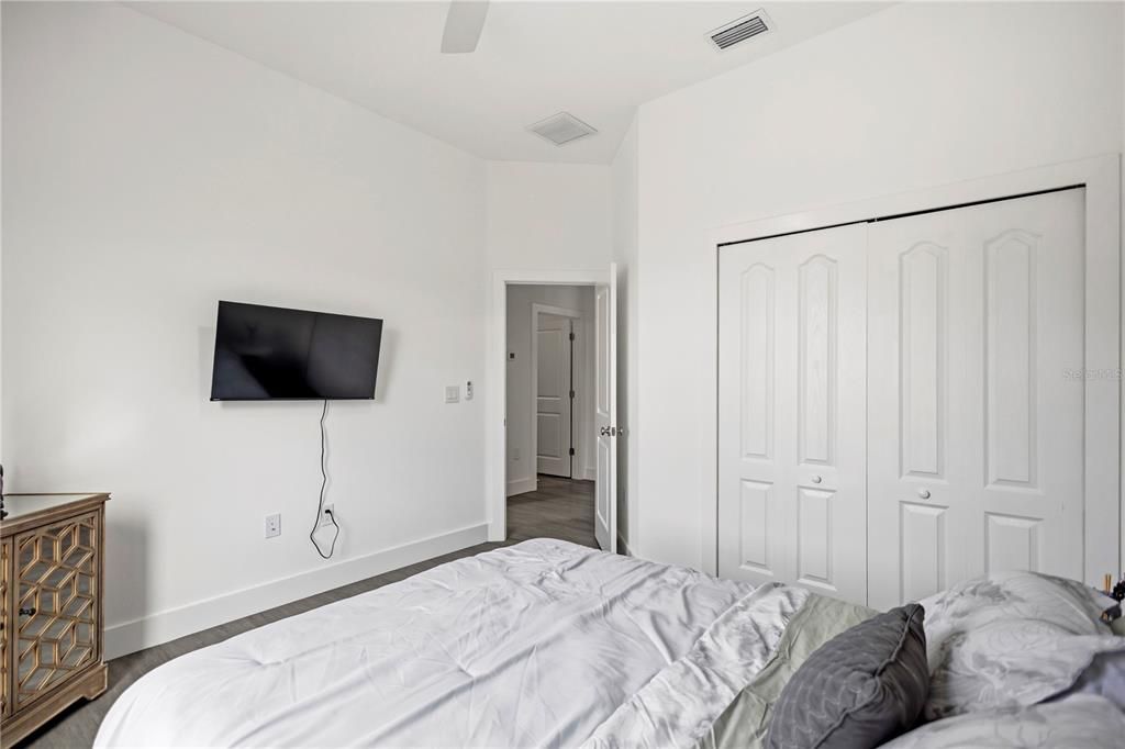 For Sale: $349,900 (3 beds, 2 baths, 1752 Square Feet)