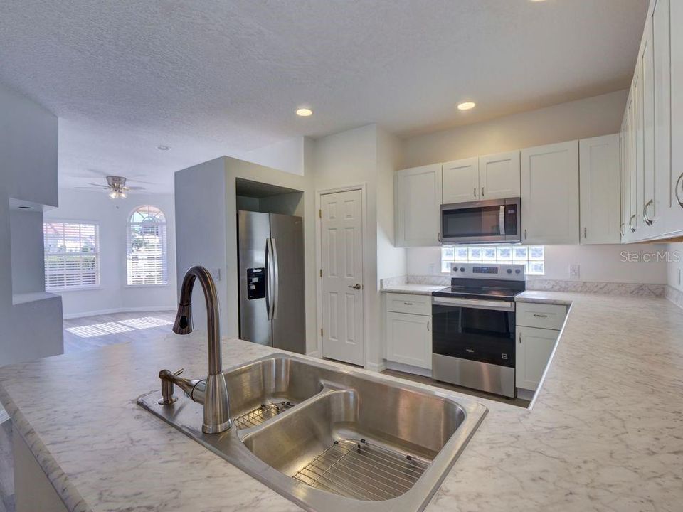 For Sale: $347,000 (2 beds, 2 baths, 1771 Square Feet)