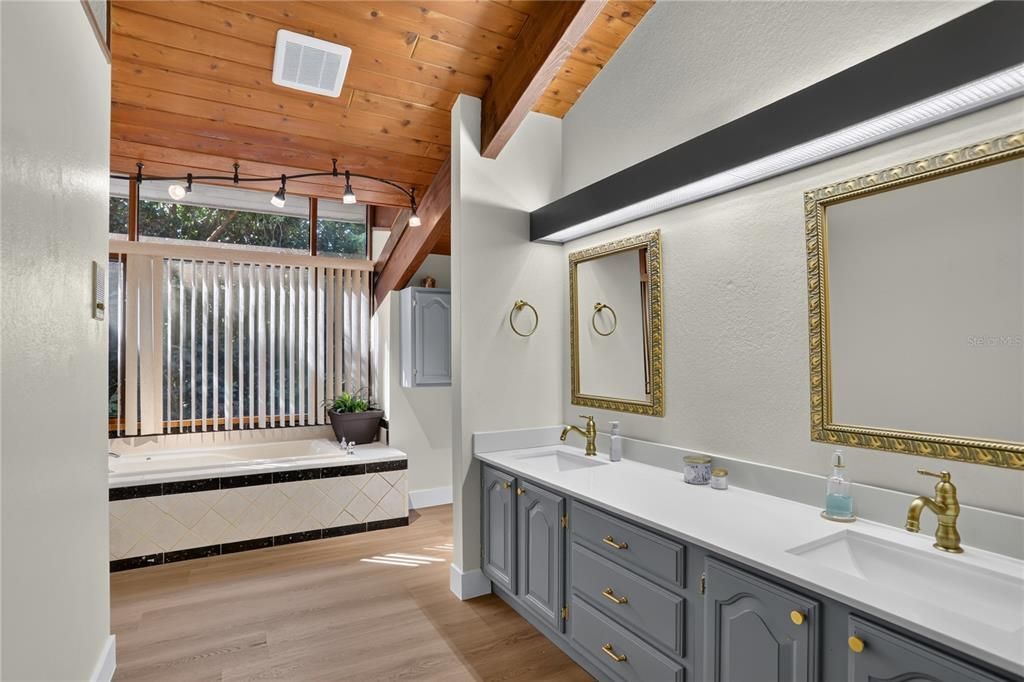 На продажу: $540,000 (4 спален, 2 ванн, 2470 Квадратных фут)