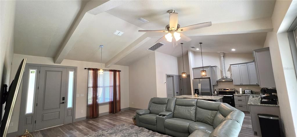 For Sale: $499,900 (5 beds, 2 baths, 1892 Square Feet)