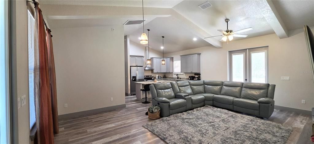For Sale: $499,900 (5 beds, 2 baths, 1892 Square Feet)