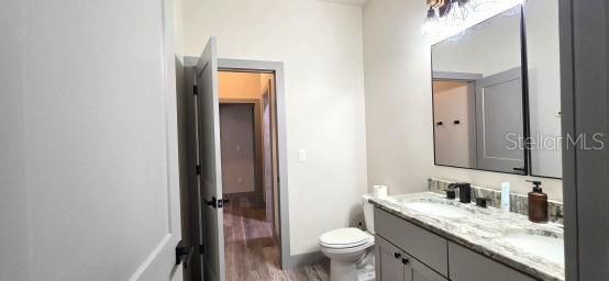 For Sale: $499,900 (5 beds, 2 baths, 1892 Square Feet)