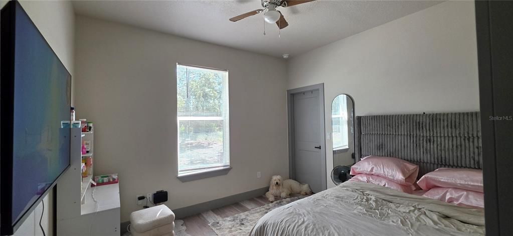 For Sale: $499,900 (5 beds, 2 baths, 1892 Square Feet)
