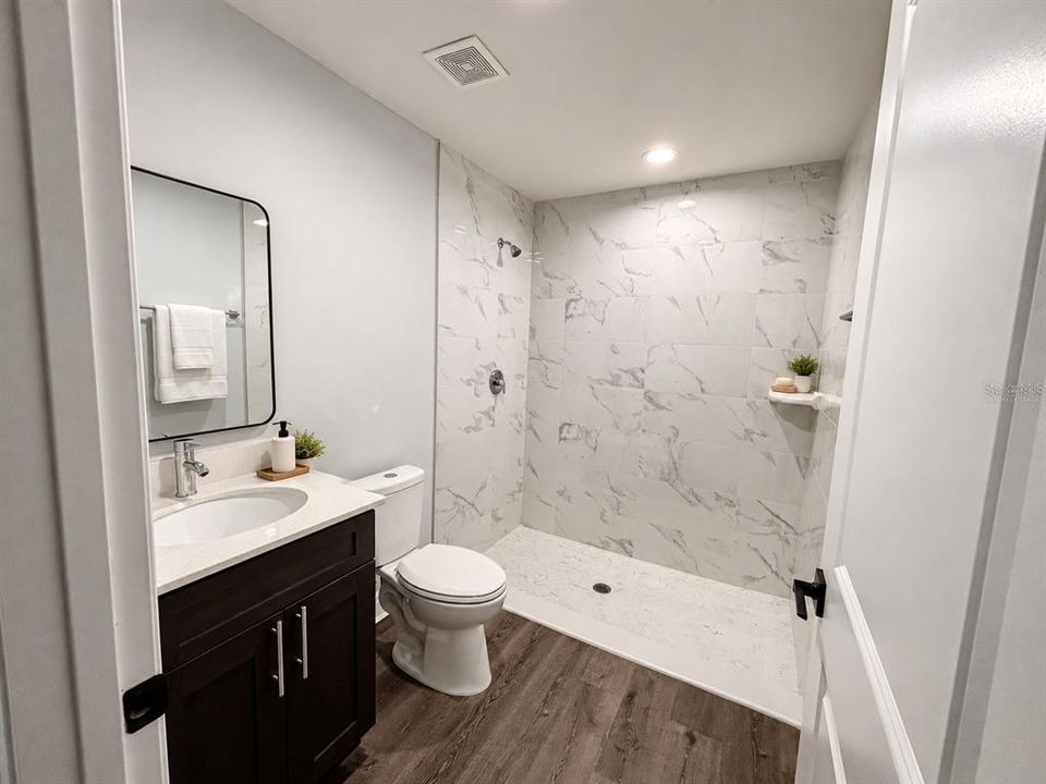 For Sale: $249,900 (3 beds, 2 baths, 999 Square Feet)