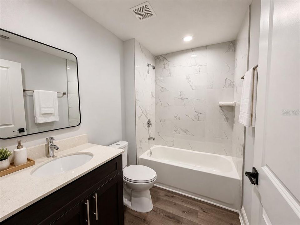 For Sale: $249,900 (3 beds, 2 baths, 999 Square Feet)