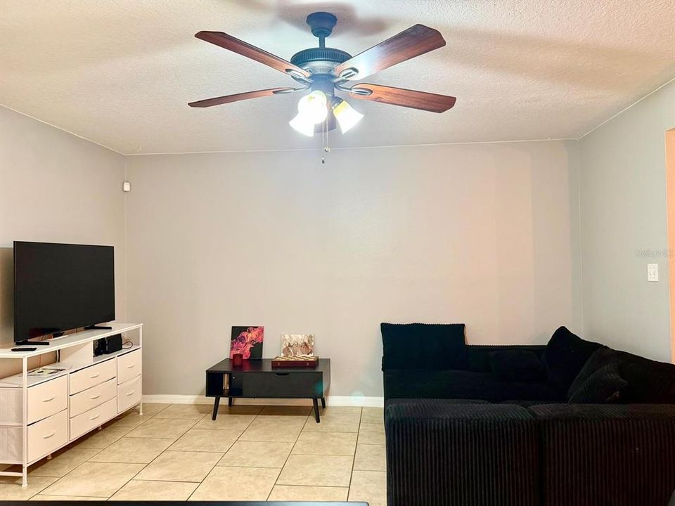 For Sale: $220,000 (2 beds, 1 baths, 1281 Square Feet)
