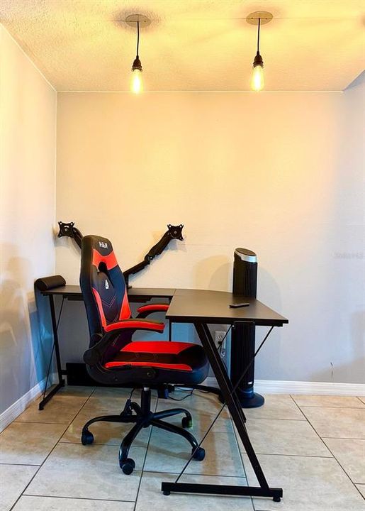 For Sale: $220,000 (2 beds, 1 baths, 1281 Square Feet)