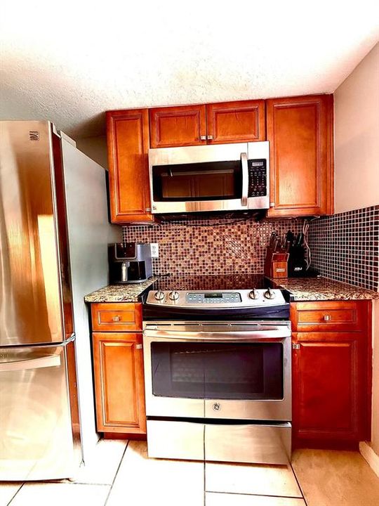 For Sale: $220,000 (2 beds, 1 baths, 1281 Square Feet)
