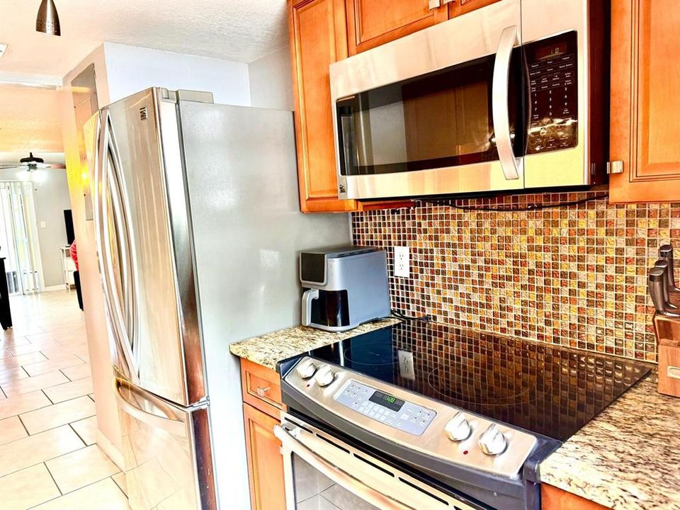 For Sale: $220,000 (2 beds, 1 baths, 1281 Square Feet)