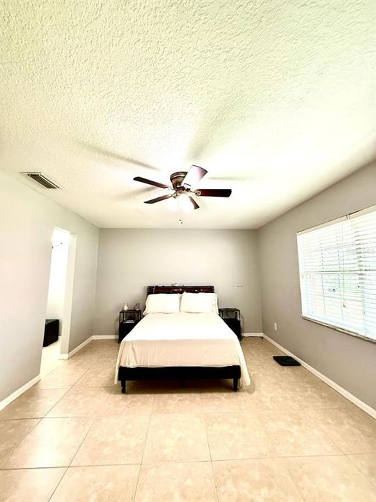 For Sale: $220,000 (2 beds, 1 baths, 1281 Square Feet)