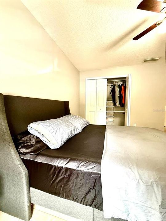 For Sale: $220,000 (2 beds, 1 baths, 1281 Square Feet)
