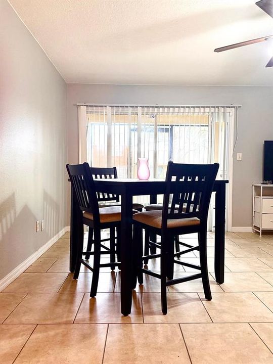For Sale: $220,000 (2 beds, 1 baths, 1281 Square Feet)
