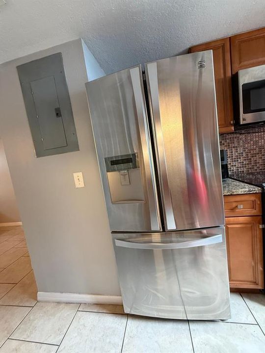 For Sale: $220,000 (2 beds, 1 baths, 1281 Square Feet)