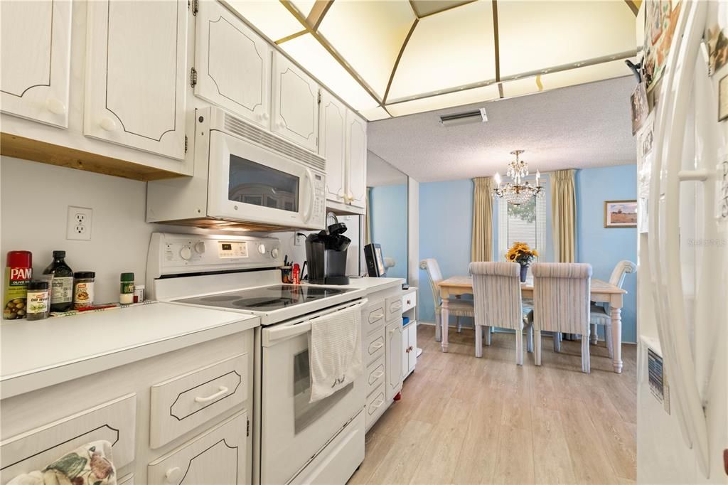 En Venta: $300,000 (3 camas, 2 baños, 1550 Pies cuadrados)