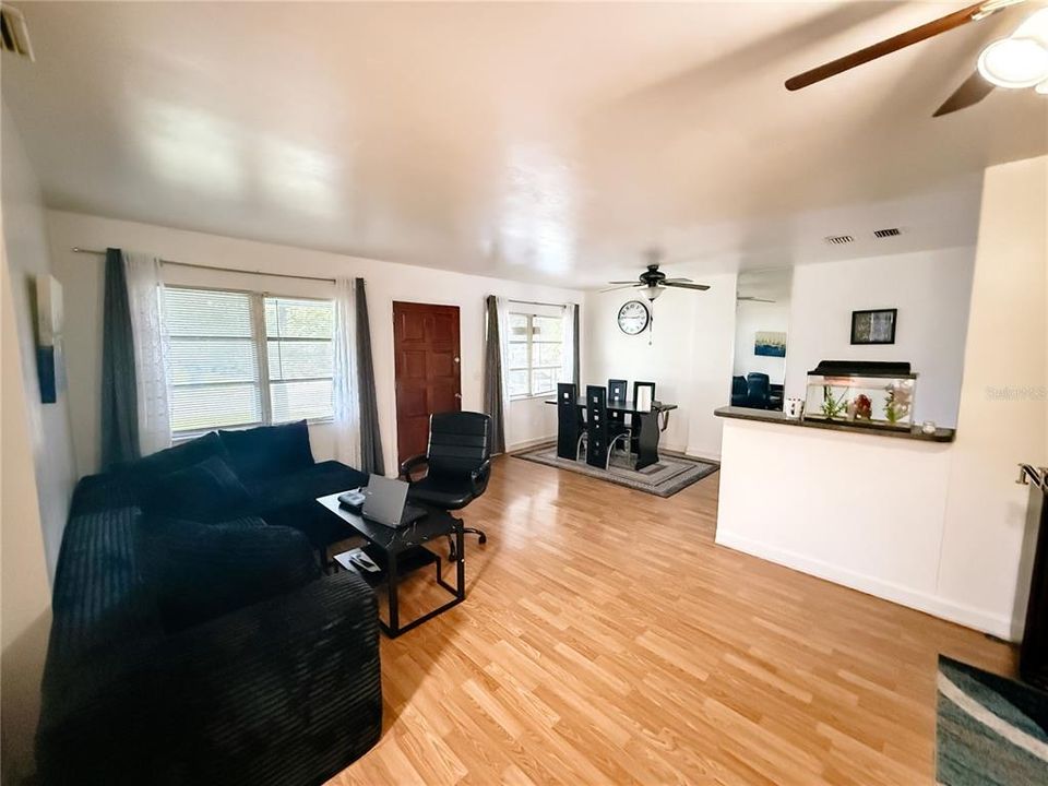 На продажу: $339,000 (3 спален, 2 ванн, 1318 Квадратных фут)