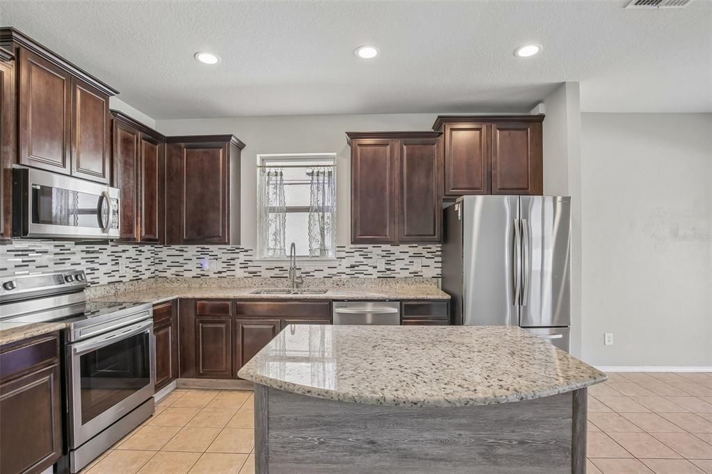 For Sale: $299,900 (3 beds, 2 baths, 1443 Square Feet)