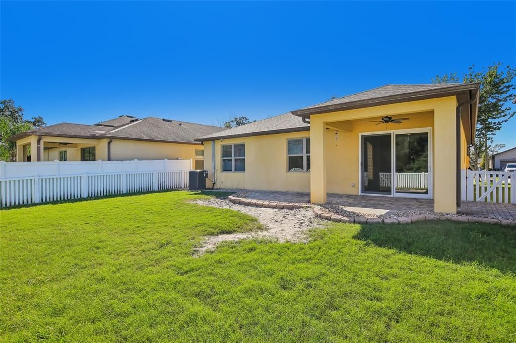 For Sale: $299,900 (3 beds, 2 baths, 1443 Square Feet)